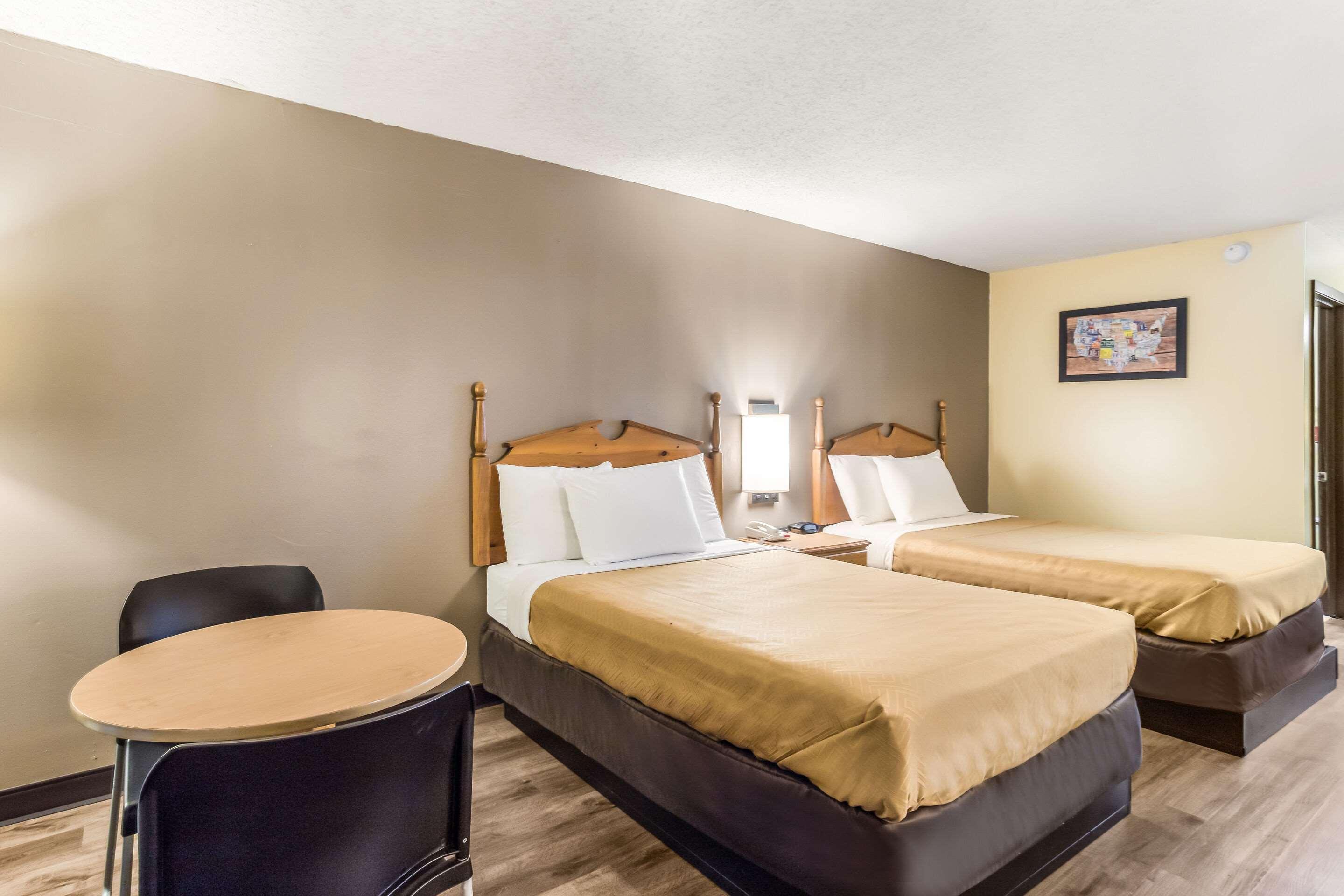 Econo Lodge Clinton Eksteriør billede